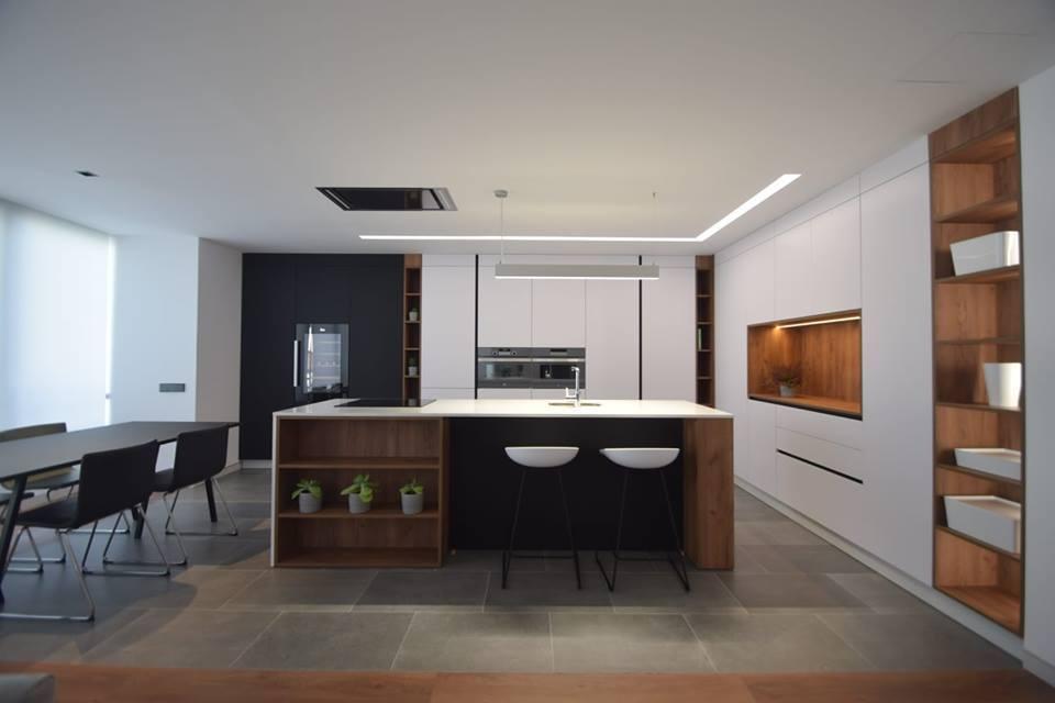 Cocina moderna en Fuengirola: diseño elegante y funcional"